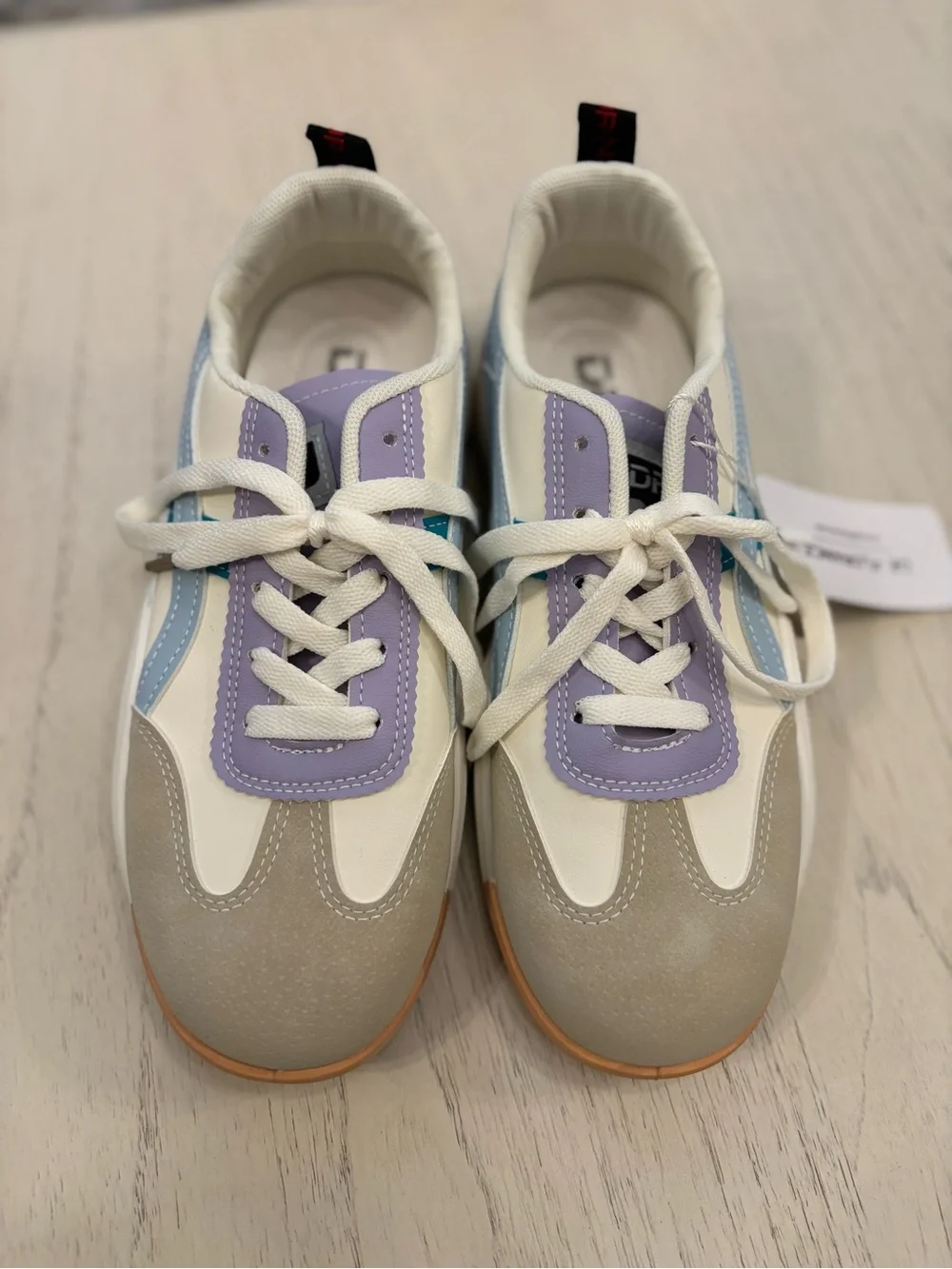Women’s size 8 De Florance Retro Sneakers Lavender Blue NWT